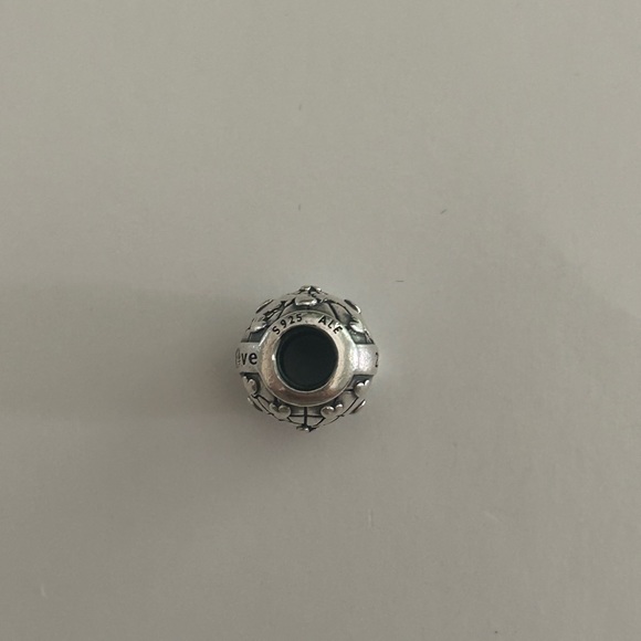 Authentic Pandora 2018 Club charm with diamond - Picture 2 of 4
